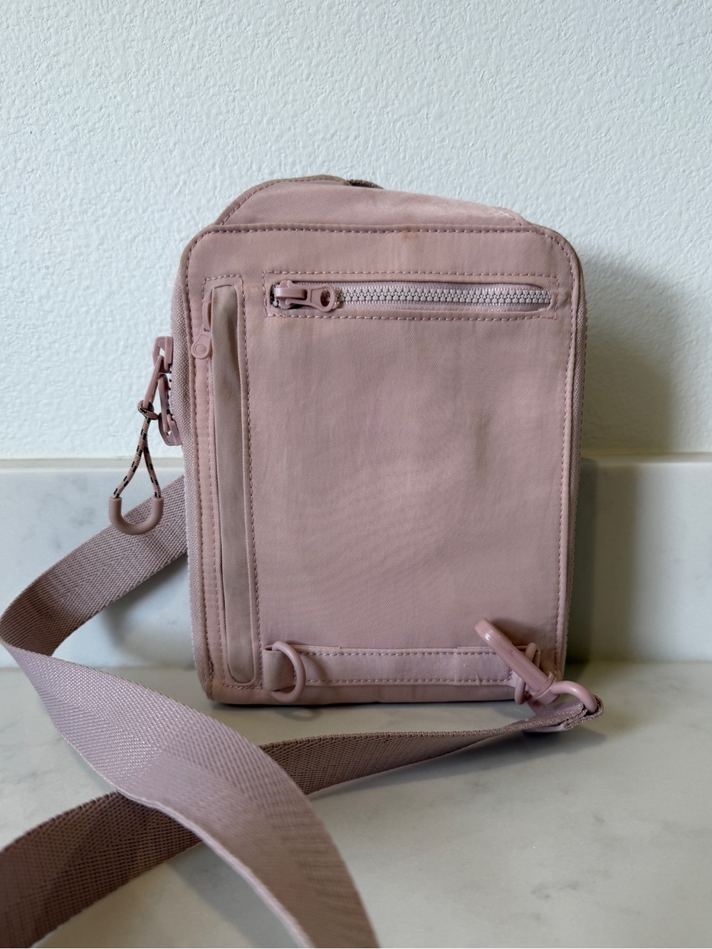 BEIS, Blush Crossbody Sport Sling - Picture 2 of 7